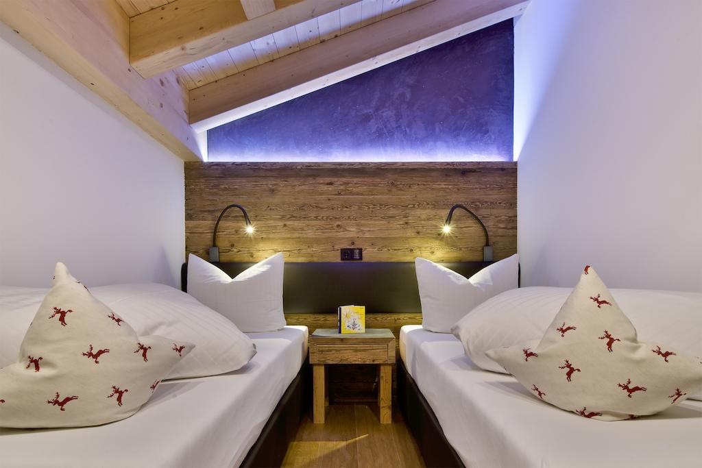 Pete Alpine Boutique Hotel - Klein Und Fein - Private Spa Suiten Und Zimmer Σανκτ Αντόν αμ Άλμπεργκ Δωμάτιο φωτογραφία