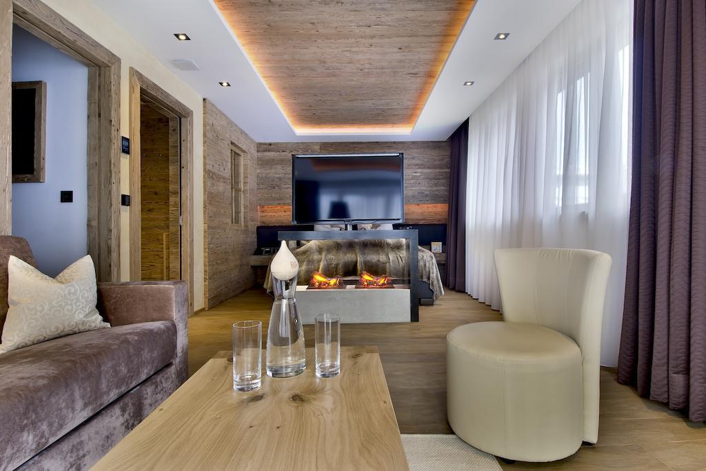 Pete Alpine Boutique Hotel - Klein Und Fein - Private Spa Suiten Und Zimmer Σανκτ Αντόν αμ Άλμπεργκ Δωμάτιο φωτογραφία