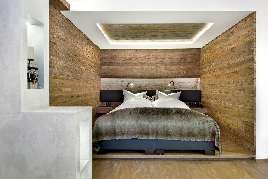 Pete Alpine Boutique Hotel - Klein Und Fein - Private Spa Suiten Und Zimmer Σανκτ Αντόν αμ Άλμπεργκ Δωμάτιο φωτογραφία