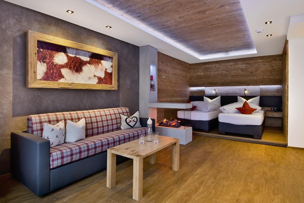 Pete Alpine Boutique Hotel - Klein Und Fein - Private Spa Suiten Und Zimmer Σανκτ Αντόν αμ Άλμπεργκ Δωμάτιο φωτογραφία