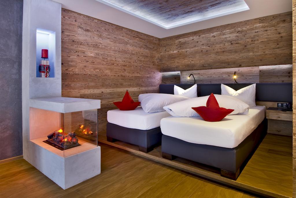 Pete Alpine Boutique Hotel - Klein Und Fein - Private Spa Suiten Und Zimmer Σανκτ Αντόν αμ Άλμπεργκ Δωμάτιο φωτογραφία